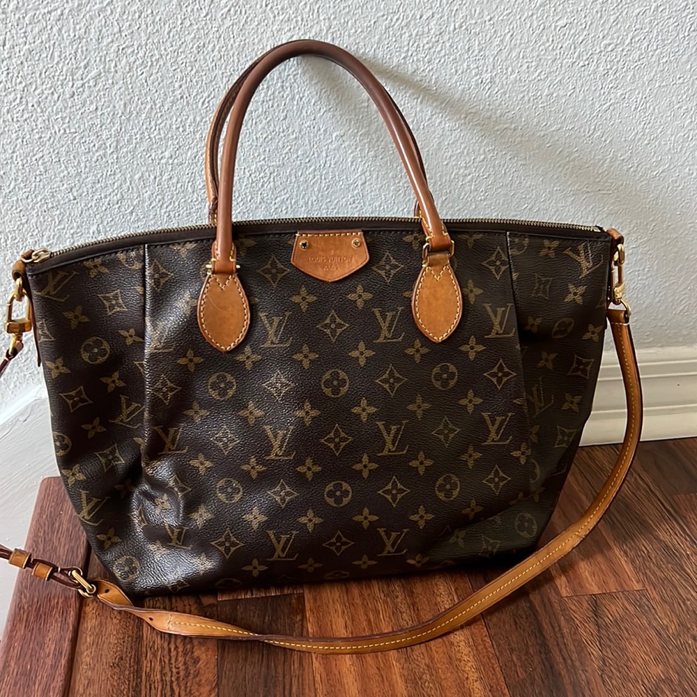 Louis Vuitton Monogram LV Turenne